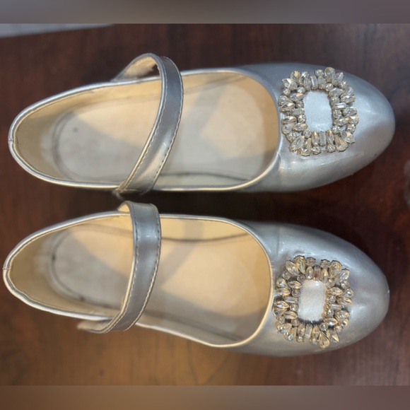 $5- Dress shoes size 4 (35), color silver with stones - Picture 2 of 3